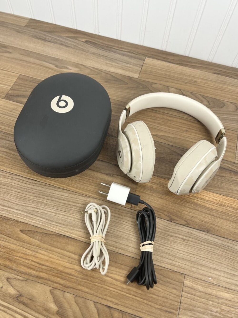 Beats Studio3 Wireless – Camo Edition With Charger + Case - Picture 2 of 11
